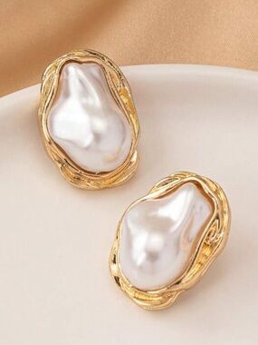 Gold Frame Irregular Pearl Stud Earrings